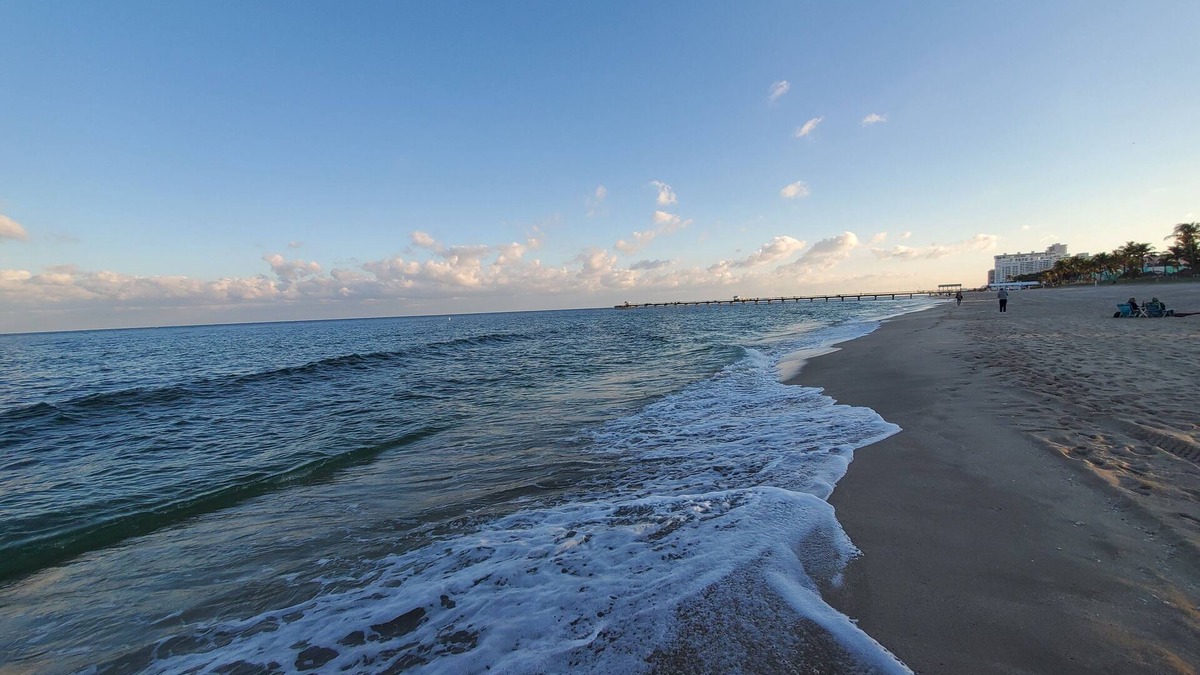 Bel Air Condo | Cozy Beach Retreat - Steps to Beach