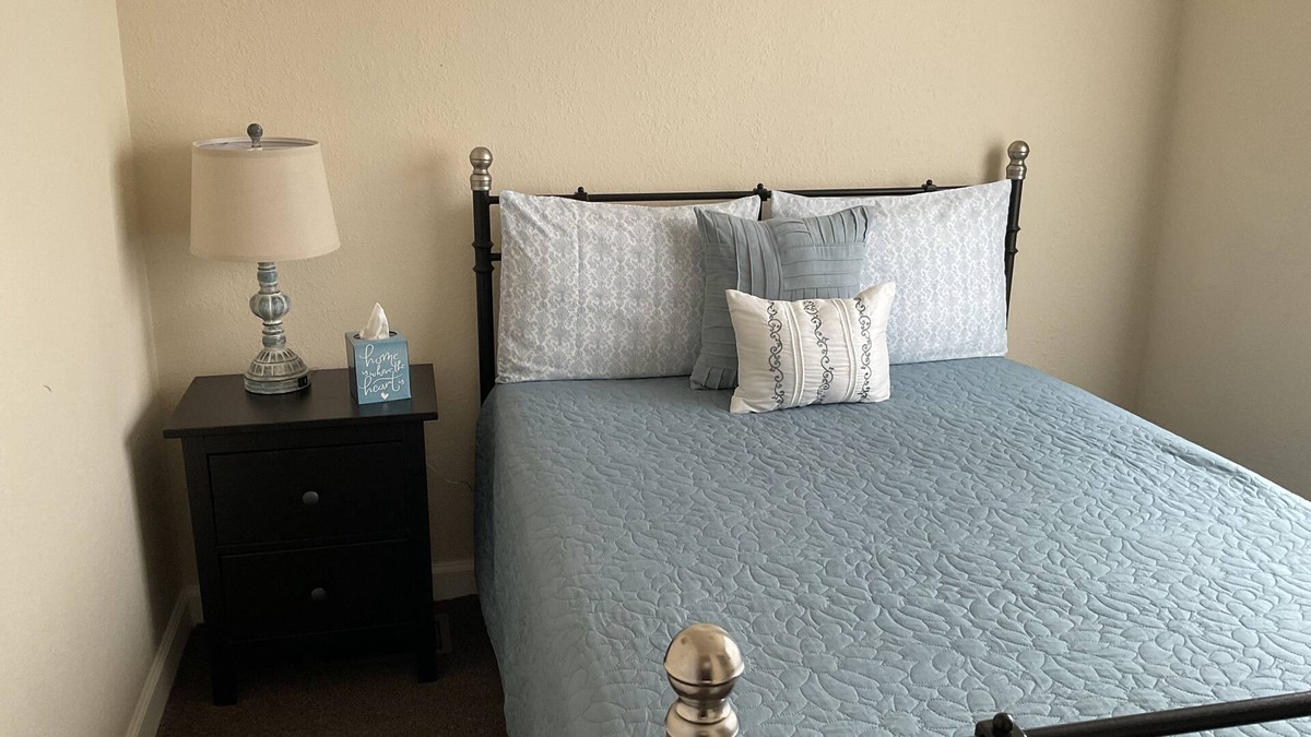 West Allis House | ★ Cozy Beach Themed Home ★ 2 Beds ★ Spacious Parking ★