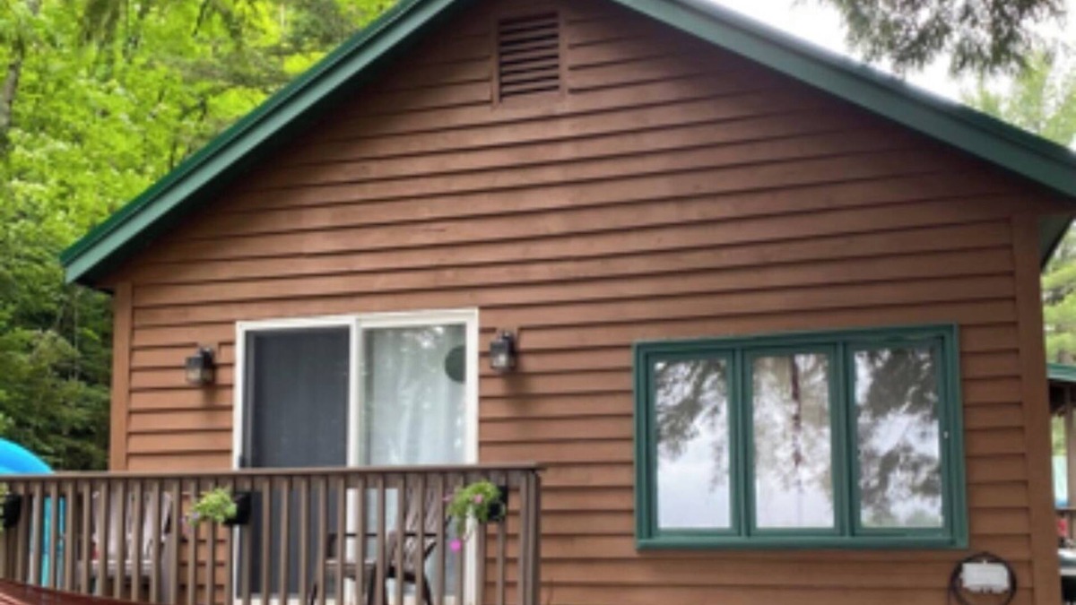 Lac du Flambeau Cabin | Cozy beachfront 3-bedroom cabin on over 700 acre Amber Lake, WiFi, AC