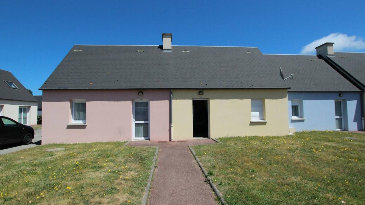 Siouville-Hague Cottage | Cozy Beachside Cottage with Tennis Court, Surfing Nearby, Pet-Friendly, Wi-Fi, and Parking