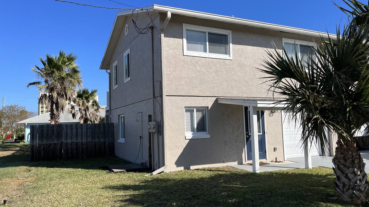 Brown House | Cozy Beachside Sanctuary - One block from the beach