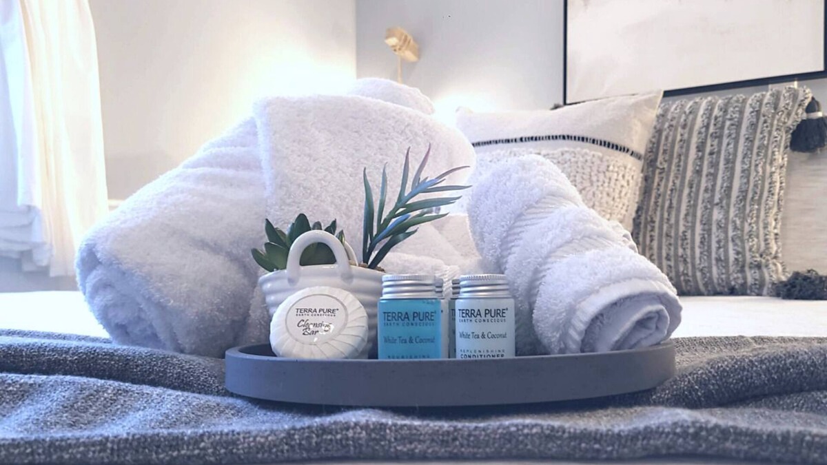 Vermilion House | Cozy Beachtown Bungalow perfect for any getaway