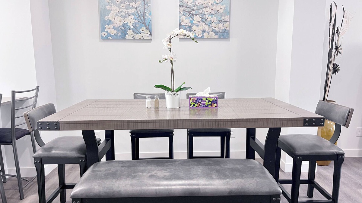 Northwest Calgary House | Cozy Beam family size townhouse convenient to go anywhere in city.