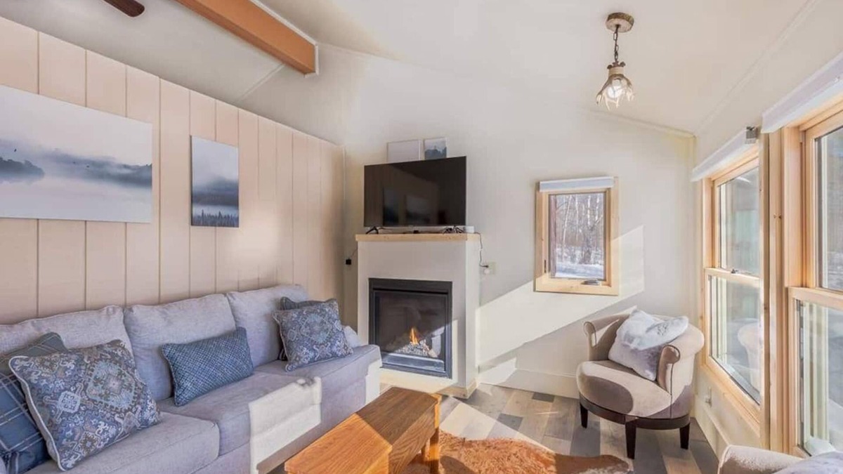 Tofte Apartment | Cozy Bear Den - Sauna New kitchen Fireplace Large tv Wifi Indoor sauna