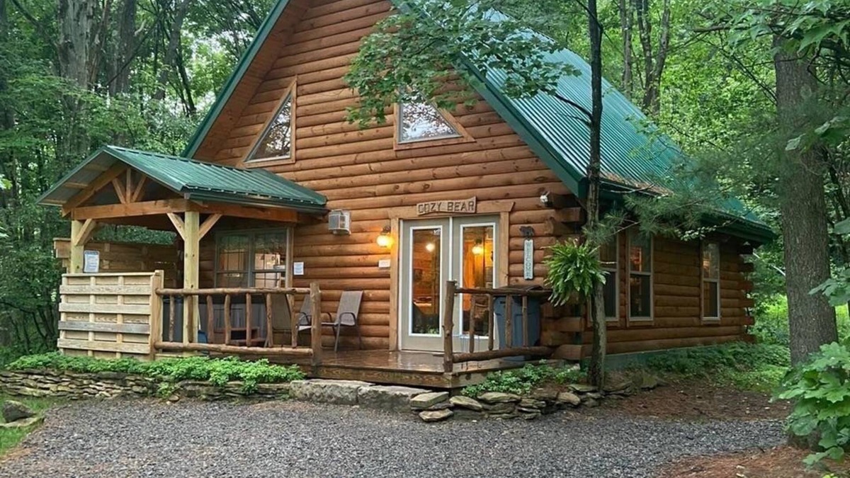 Leeper Cabin | Cozy Bear Log Cabin near Cook Forest State Park