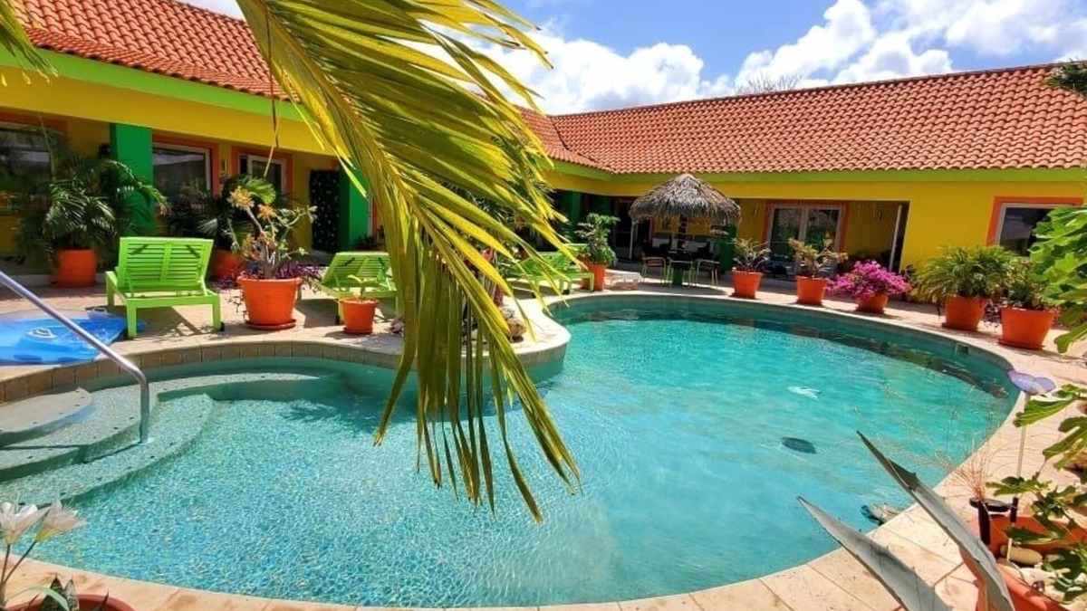 Punto de Oro Condo | Cozy beautiful 1 bedroom apartments, 5 minutes driving to eagle beach