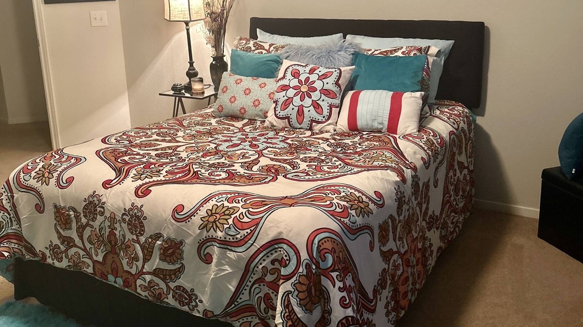 Fresno House | Cozy Beautiful Private Bedroom with key lock for your privacy