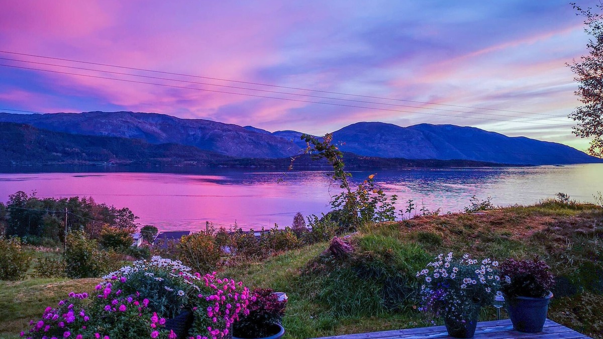Florø House | Cozy, beautifully situated cottage in a small village by the Førdefjord in Sunnfjord.