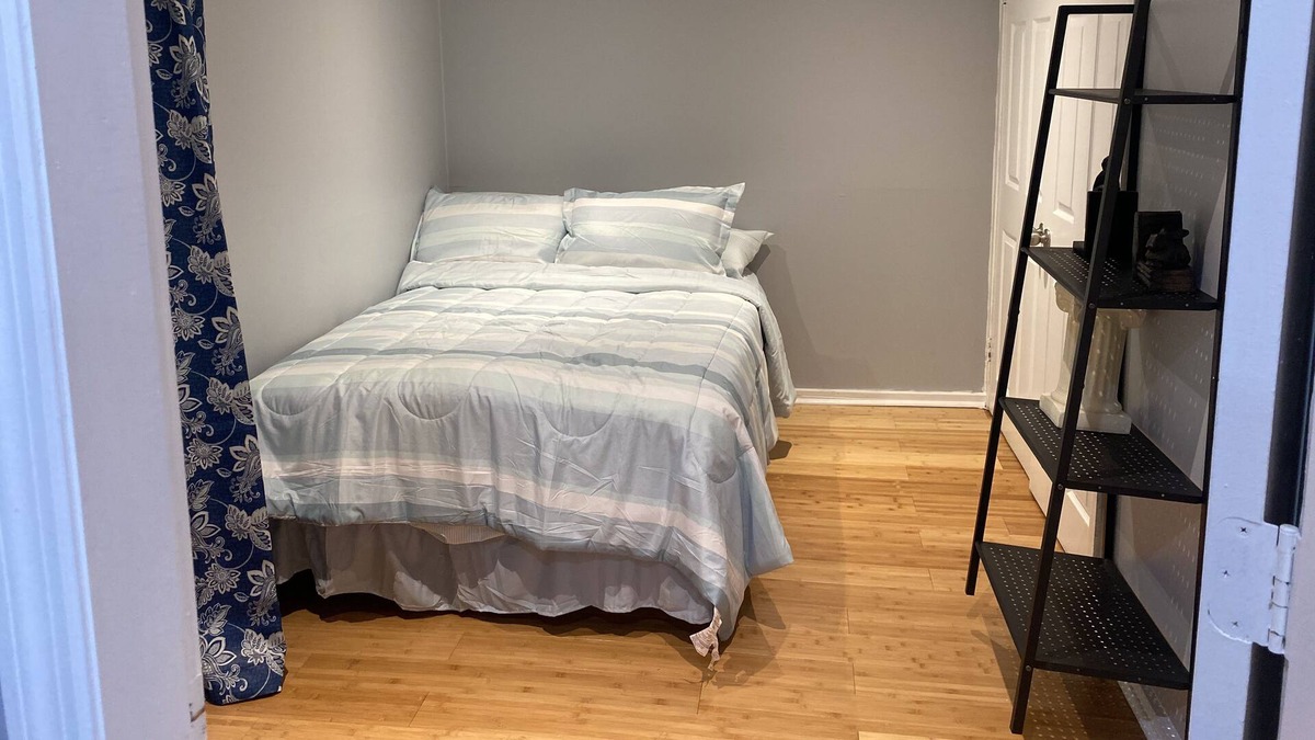 Orange Lake House | Cozy Bedroom #2