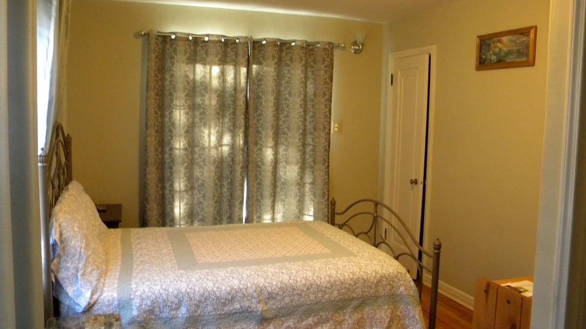 Kenosha House | Cozy Bedroom with Private Entrance, Bathrm and nearby Lake Michigan View