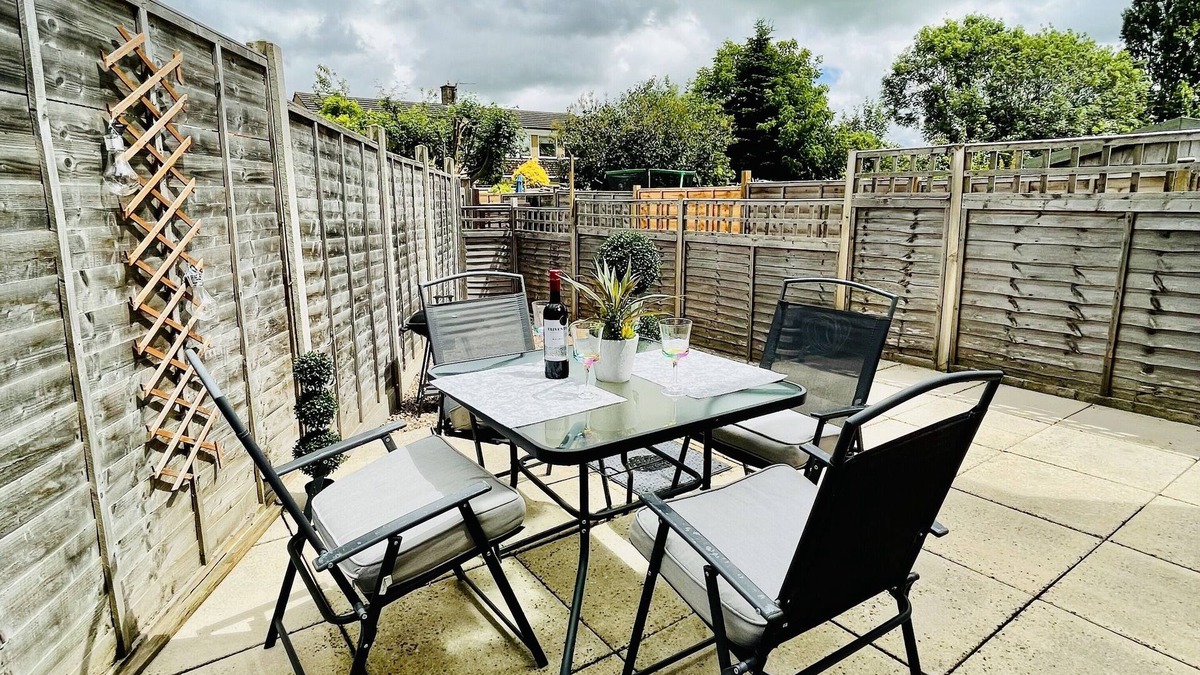Bicester House | Cozy Bicester Village 1 bedroom flat with own garden