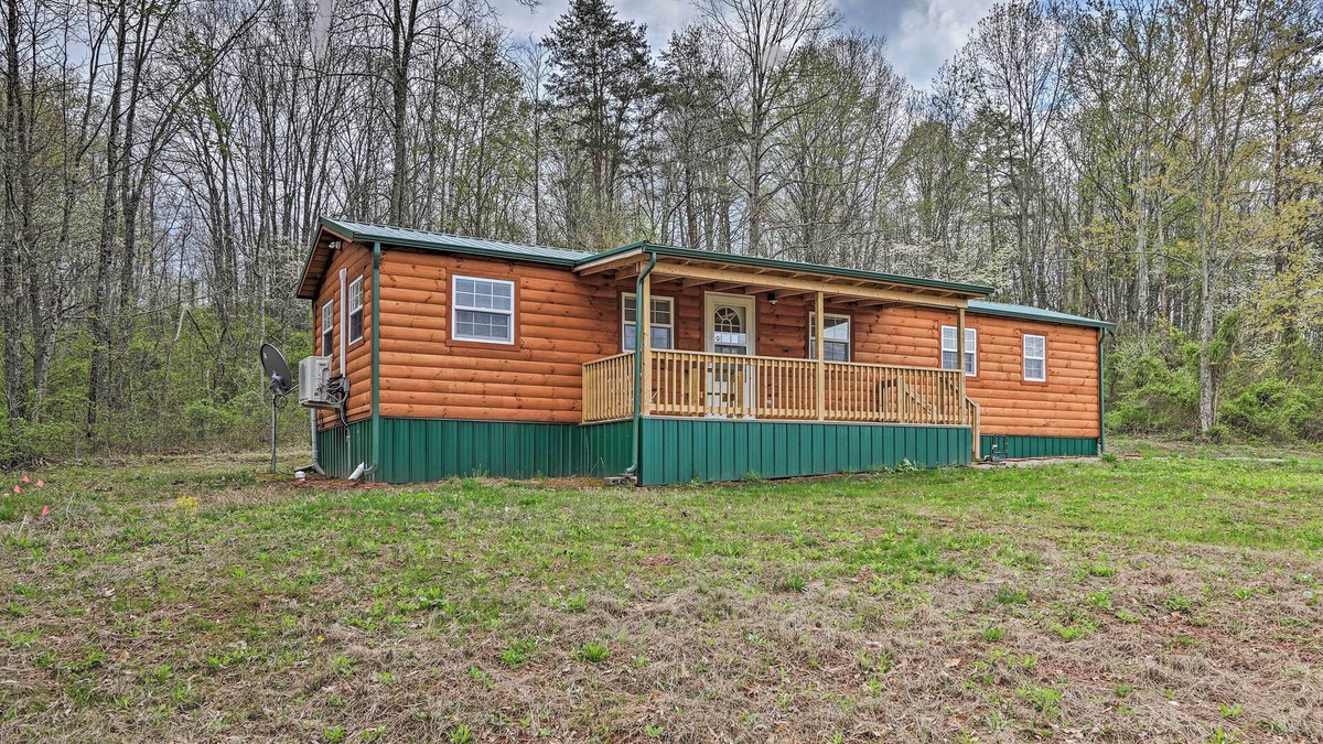 Bidwell Cabin | Cozy Bidwell Cabin w/Deck: Trail & Creek Access!