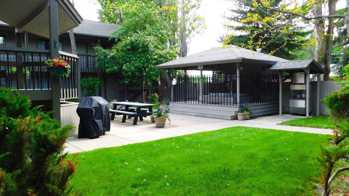 Bigfork Condo | Cozy Bigfork Condo