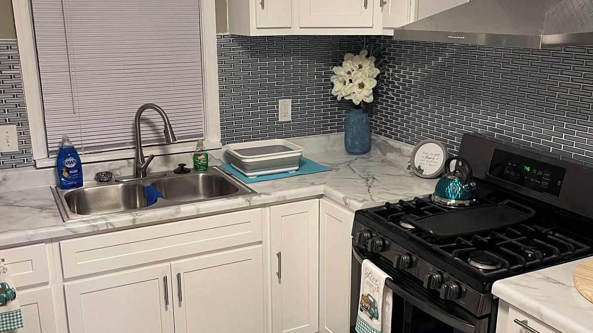 Mitchell House | Cozy Blu Oasis, 3/2 home in tranquil Florissant with all your stay needs.