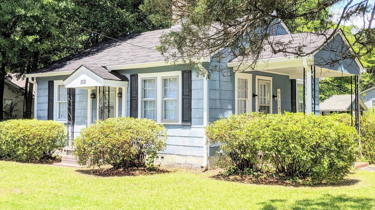 Hartsville Cottage | Cozy Blue Cottage 2BR/1BA