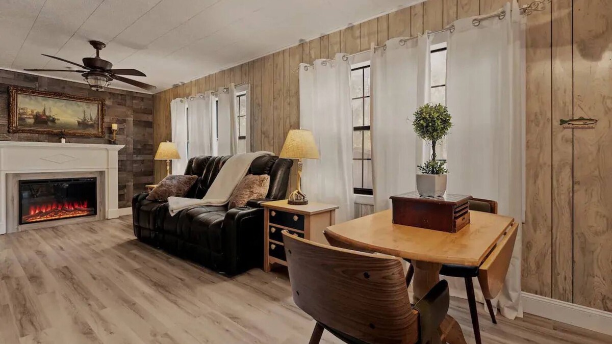 Quincy Cottage | Cozy Bluegill Cottage