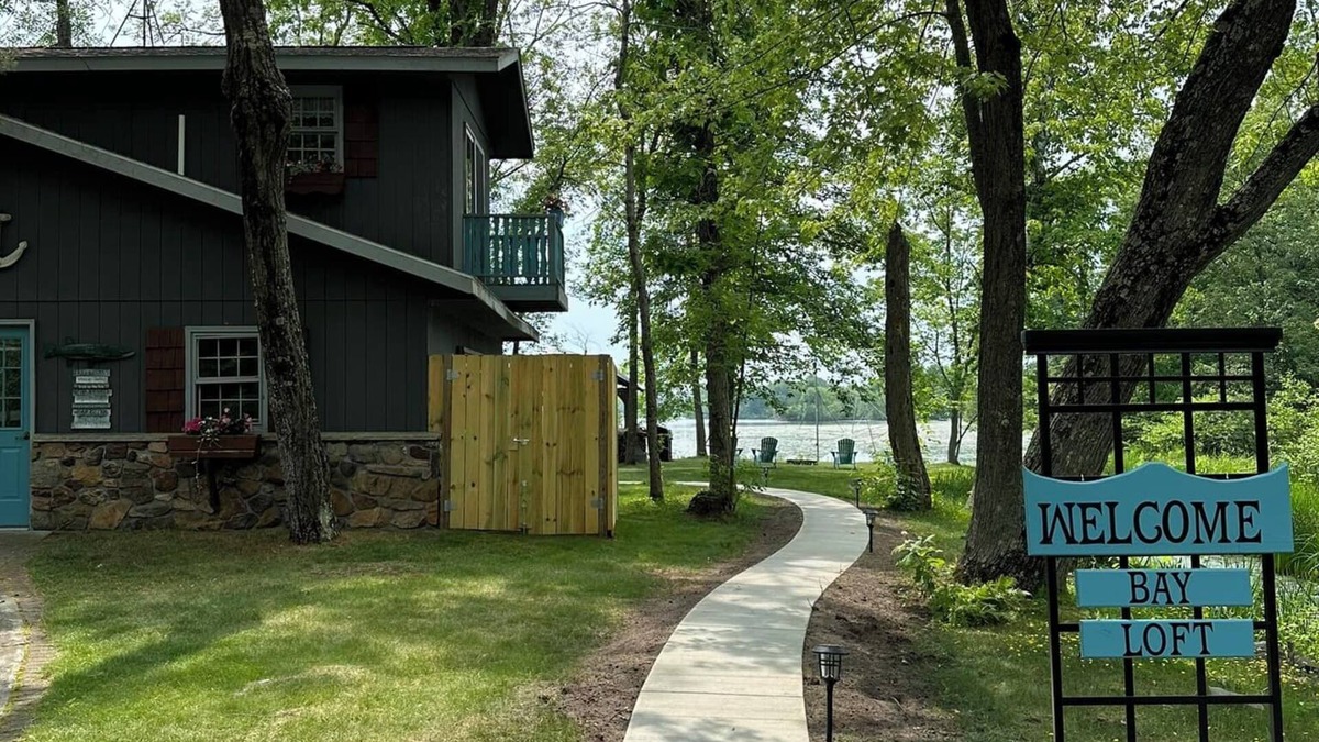 Stevens Point Cottage | Cozy boathouse in enchanting Stevens Point with AC