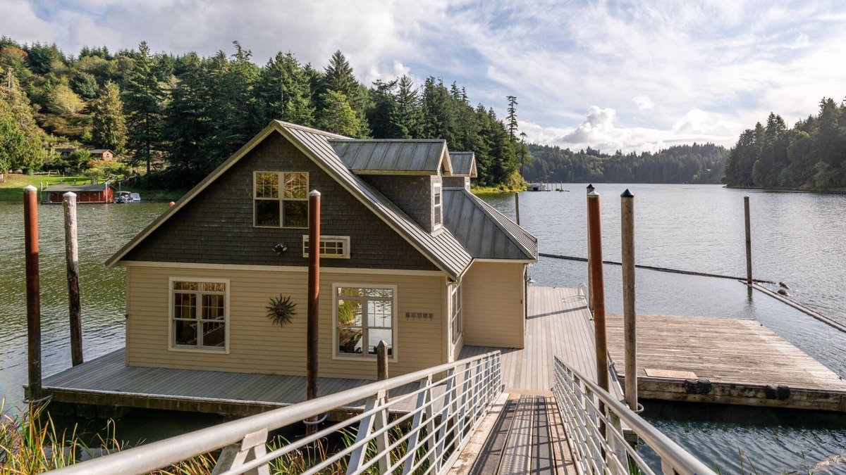Lakeside Cabin | Cozy Boathouse On The Lake W/Spacious Dock. Boat access only