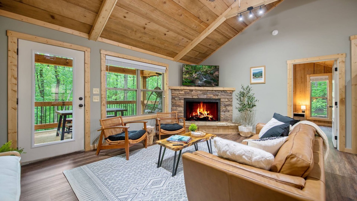 Ellijay Cabin | Cozy Boho Cabin with Hot Tub and Resort Amenities Access