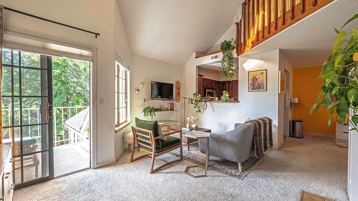 Gunbarrel Condo | Cozy Boho Hideaway -Sunlight, Workspace, Trails & Hot Tub