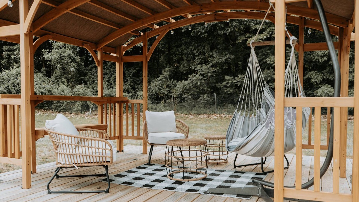 Ballston Spa House | Cozy Boho Home w/Fireplace & Pergola. Pet-Friendly & 9mi to Saratoga Track!