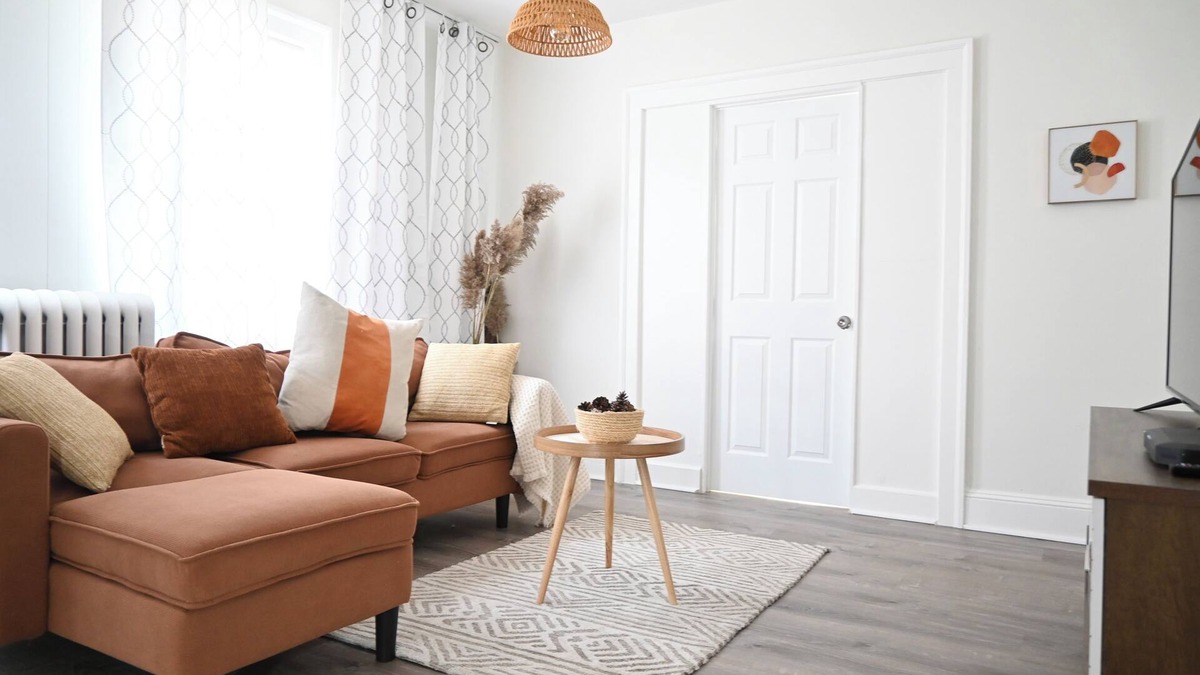 Hartford Apartment | Cozy BoHo pet & family friendly near downtown & hospitals