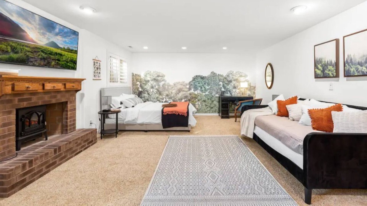 Mapleton Apartment | Cozy boho studio near mountains - pet/family friendly