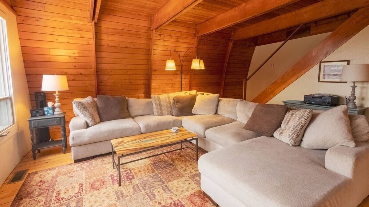 West Fairlee House | Cozy Bow House Perched in Trees w/Hot Tub & View