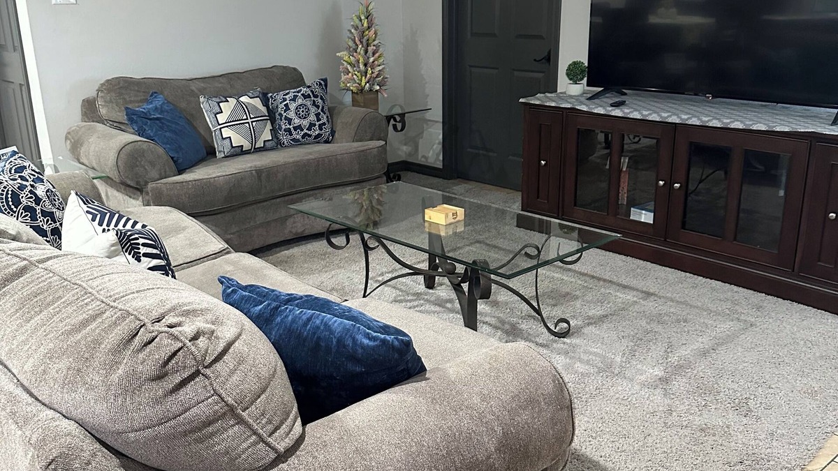 Tyler House | Cozy bran new 3 Bedroom 2 Bath Duplex Unit b