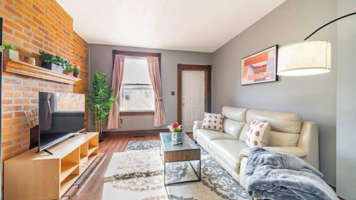 Italian Village Condo | Cozy Brick-Short North Condo - [fenced yard] - OSU