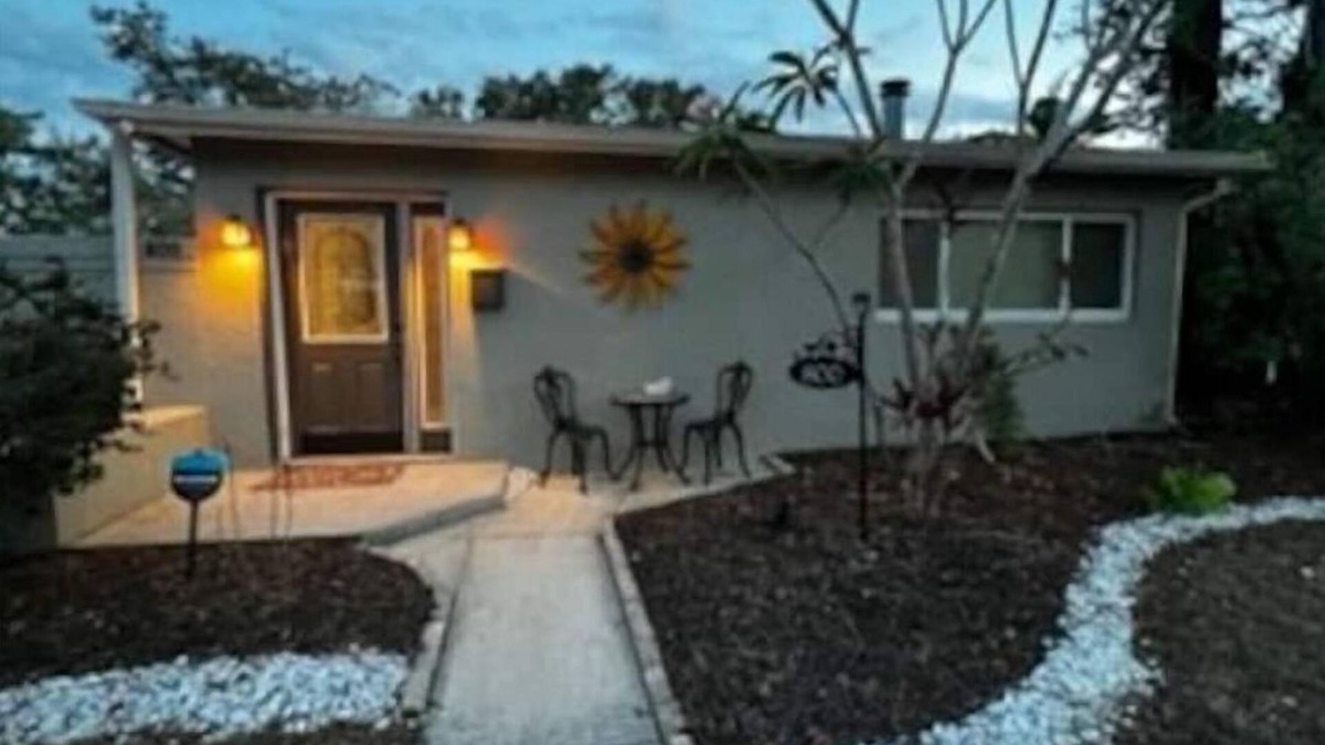St. Petersburg - Clearwater House | Cozy Bright Home in St. Pete, Florida, Pet Friendly! Home away from home!