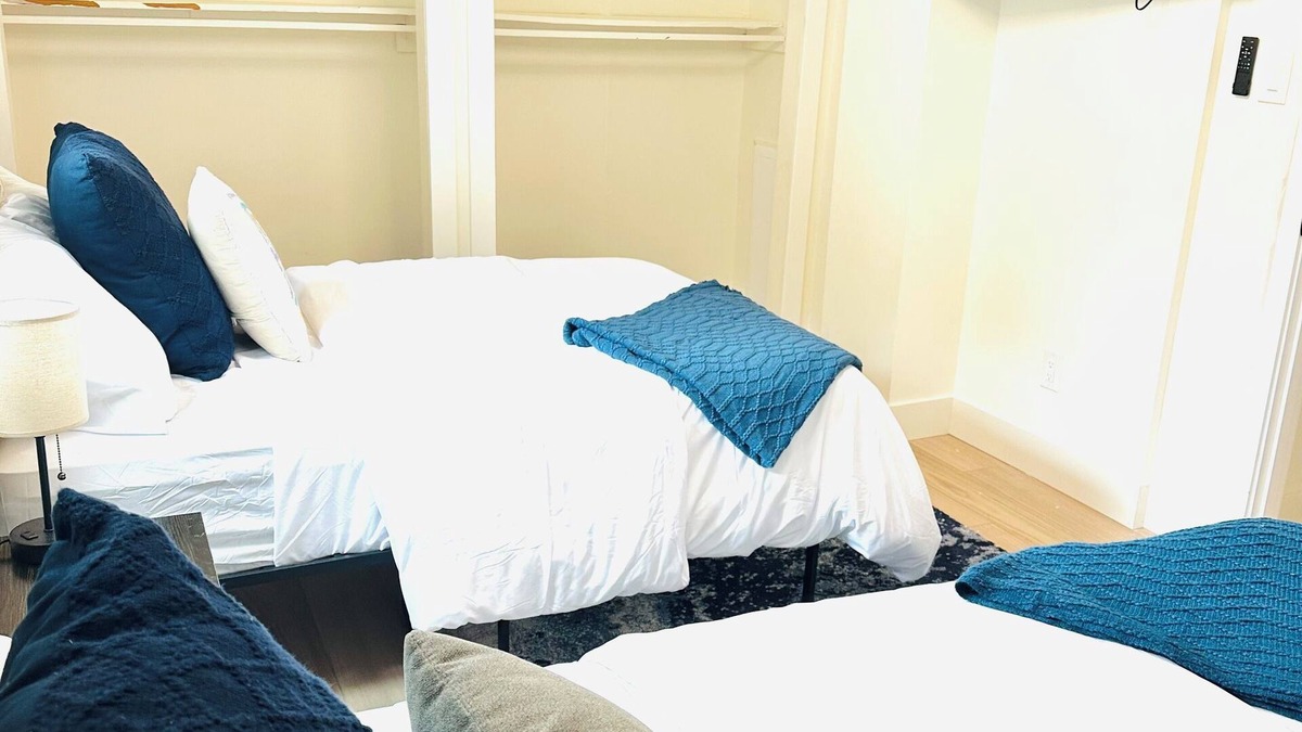 Youngstown House | Cozy, Bright, & Modern Youngstown Home, Unit 3