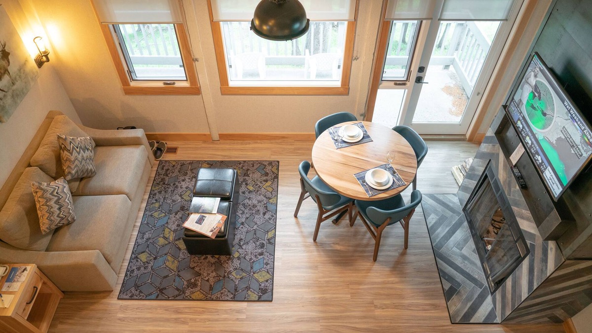 Banff Cabin | Cozy + Bright Mountain Cabin
