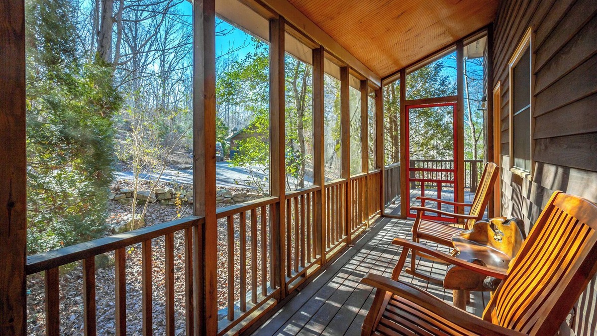 Signal Mountain Cabin | Cozy Brock Creek Cabin near Chattanooga