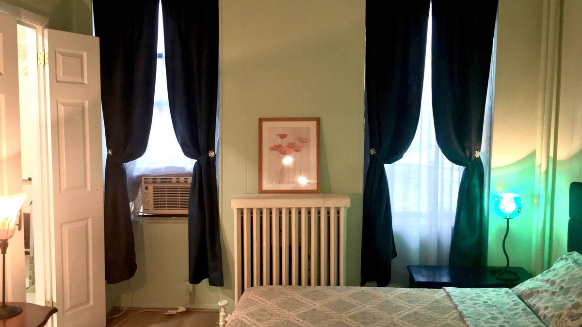 McGinley Square Apartment | Cozy Brownstone Apt in Jersey City Easy Short Commute to NYC