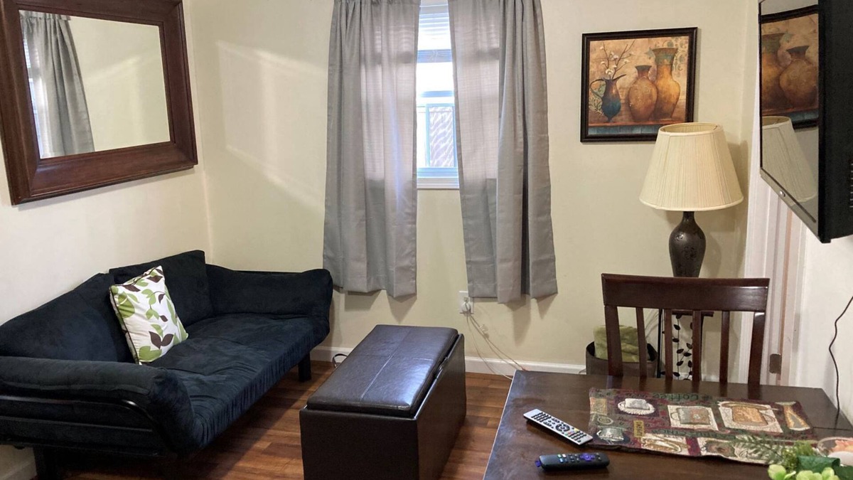 Hampton House | Cozy Buckroe Beach Retreat! Steps from the Shore!