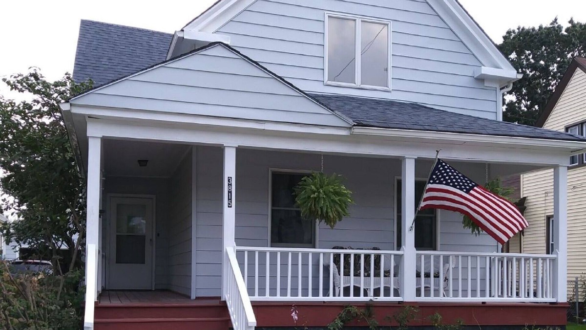 South Broadway House | Cozy Bungalow-5 min to Downtown/MetroHealth