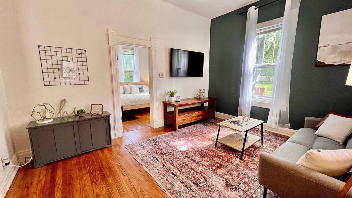 Champaign House | Cozy Bungalow - Close to Campus + Nespresso Coffee Maker!