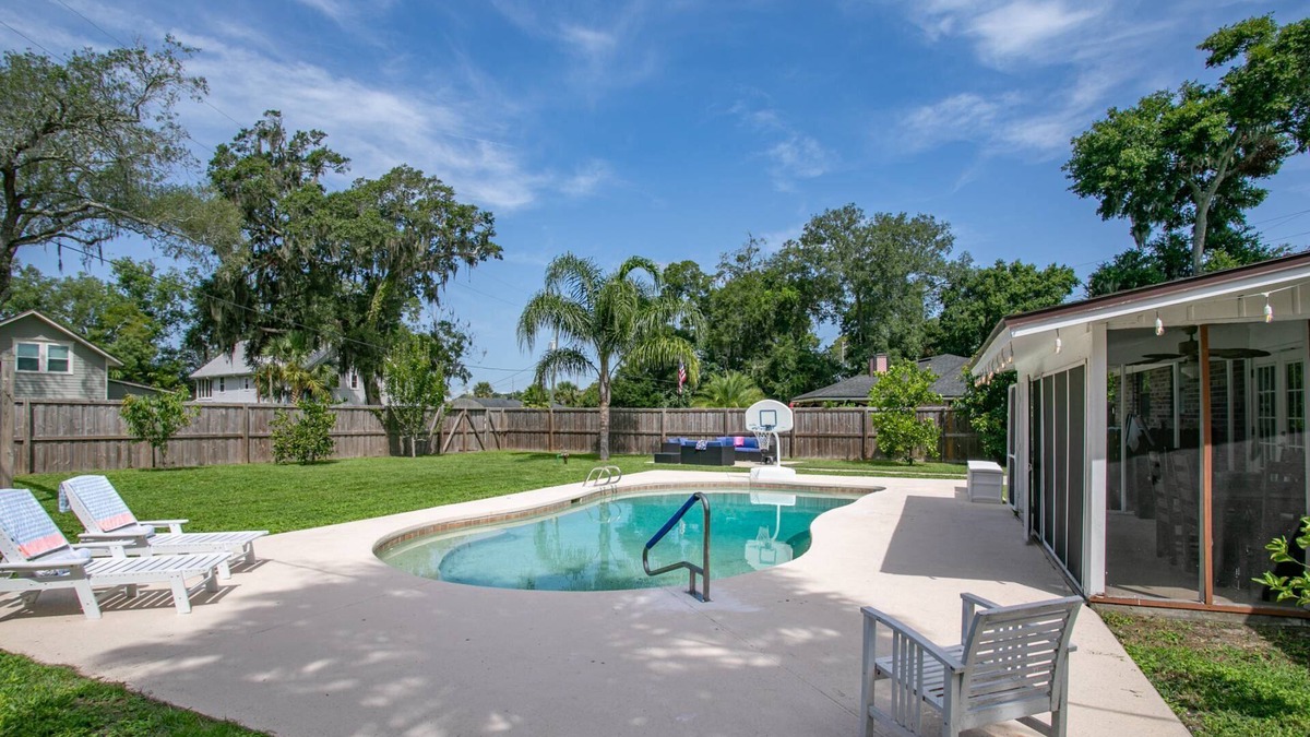 East Arlington Apartment | Cozy Bungalow |Fenced Yard |Pool |Close to Beaches