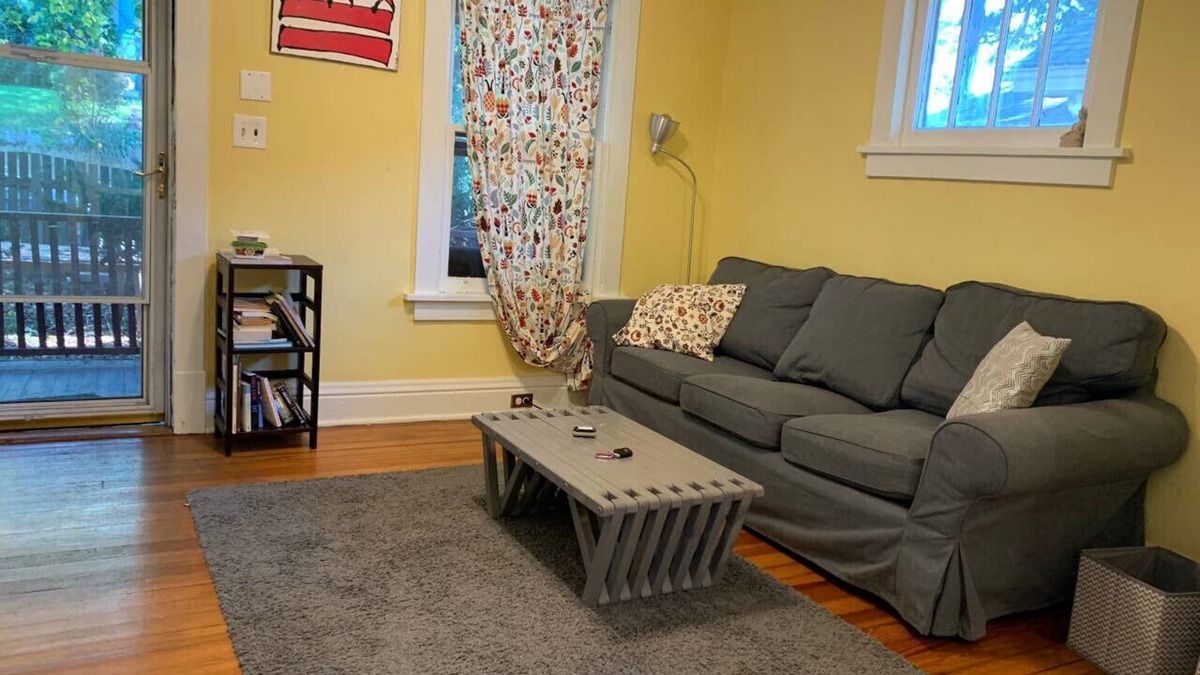Northwest House | Cozy bungalow in Takoma, DC. Walk to metro!
