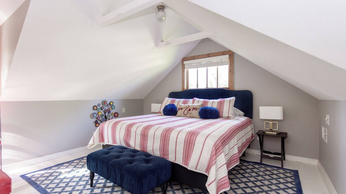 New Buffalo House | Cozy Bungalow in the Heart of New Buffalo, Fire Pit