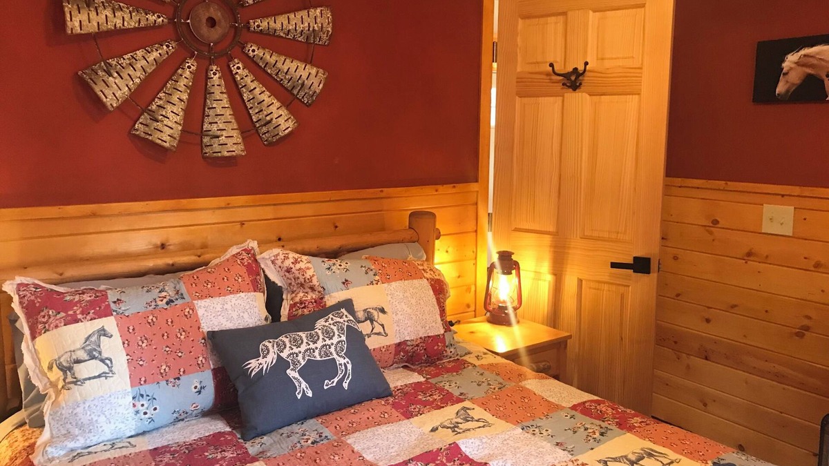 Wilbur House | Cozy bungalow located 20 minutes from Lake Roosevelt in Wilbur, WA