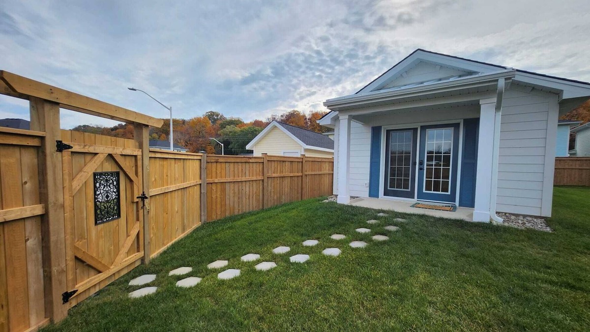 Port Stanley House | Cozy bungalow minutes from the beach and the beautiful downtown of Port Stanley!