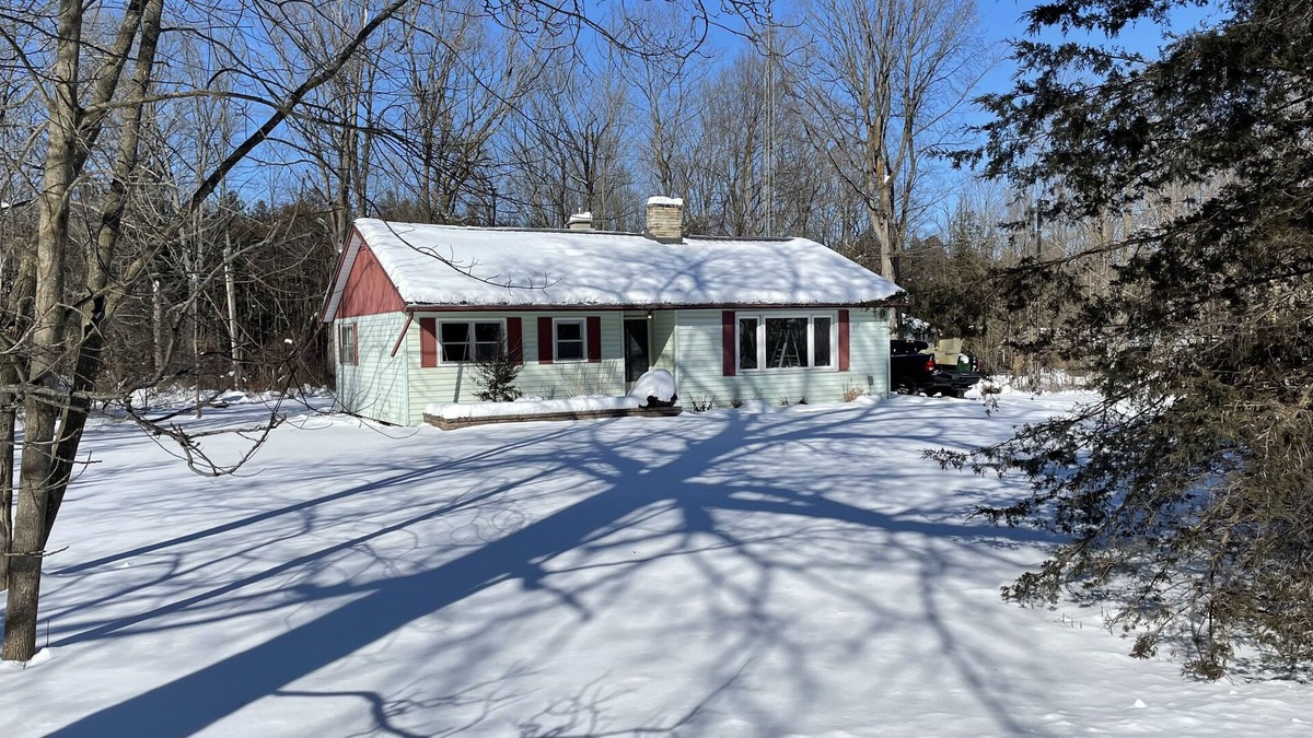 Mono House | Cozy Bungalow Nestled In The Heart Of Hockley Valley 1Hour From Pearson Airport!