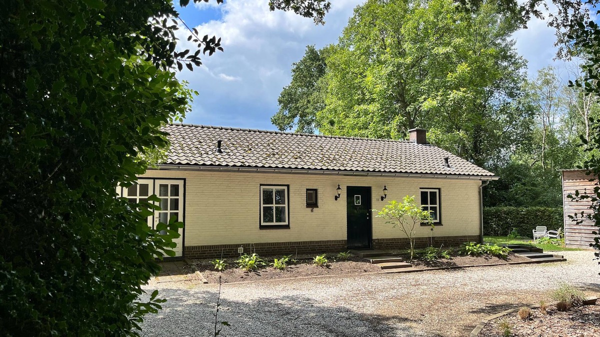 Knegsel House | Cozy bungalow with lots of privacy in a wooded area. Close to Eindhoven.