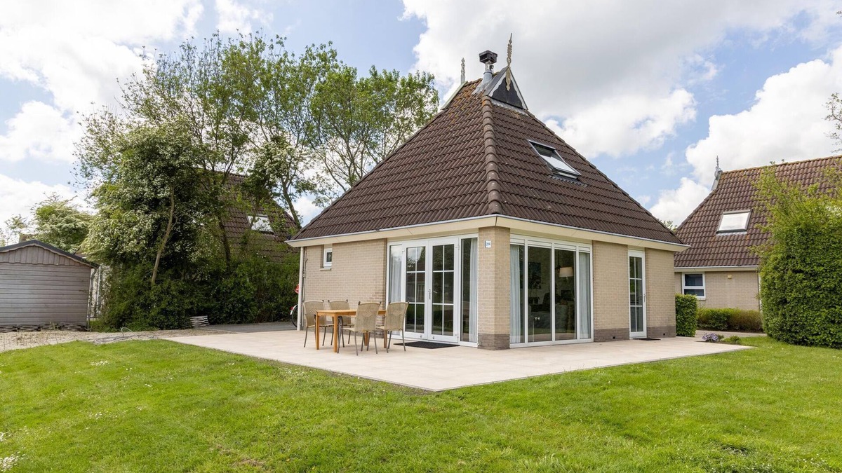 Eernewoude House | Cozy Bungalow with Terrace