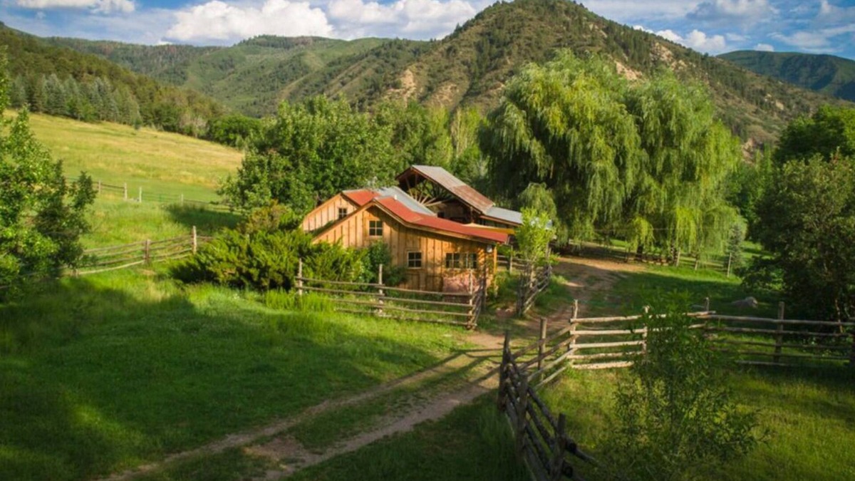 New Castle Cabin | Cozy Bunkhouse and Creekside Sauna Cabin next to the National Forest.