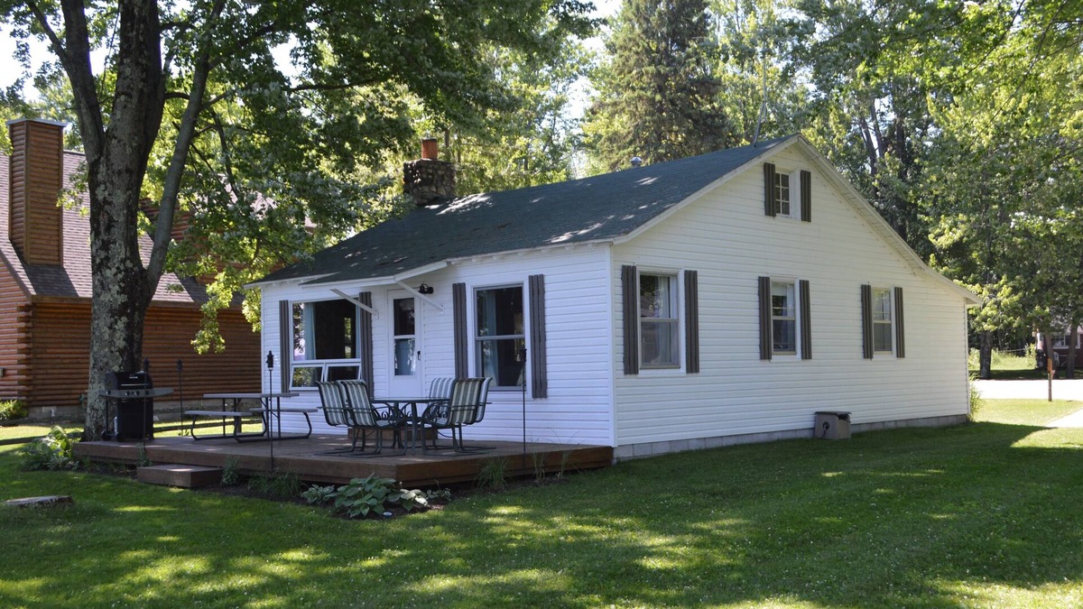 Burt Lake Cottage | Cozy Burt Lake Waterfront Cottage