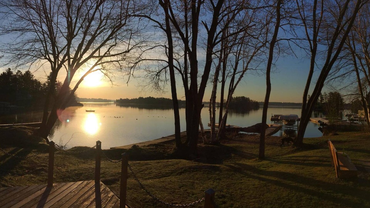 Gravenhurst Cottage | Cozy By the Docks, Waterfront Rental - Kahshe Lake - Muskoka