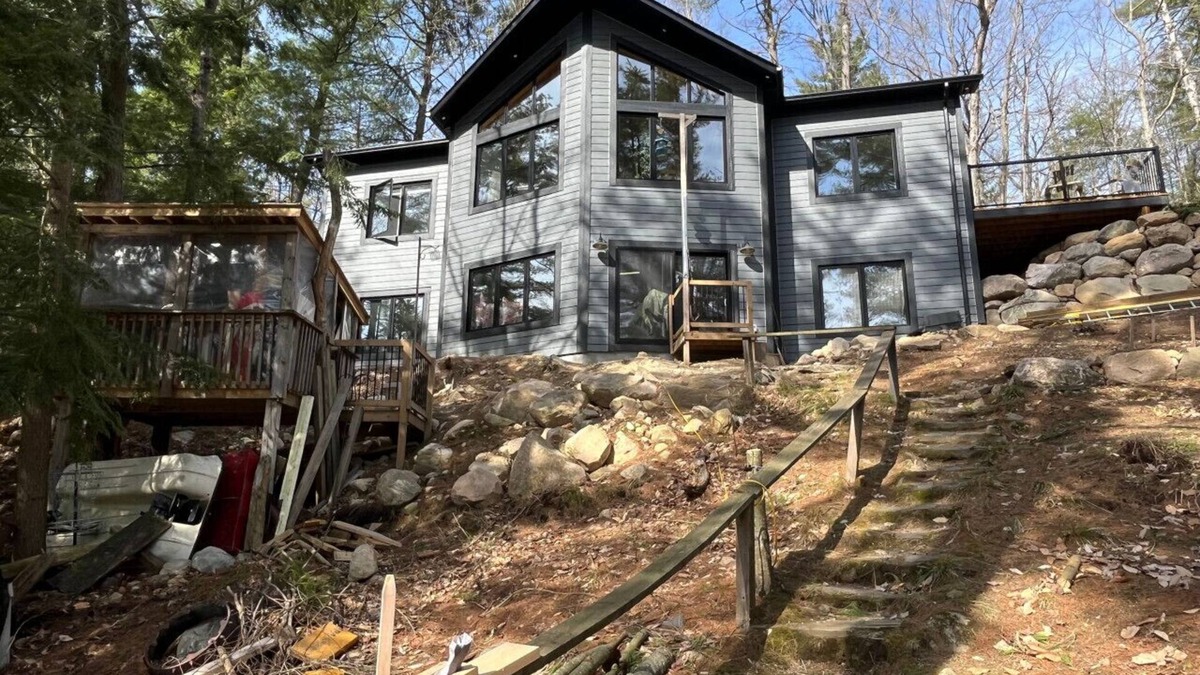 Port Carling Cottage | Cozy By The Riverside